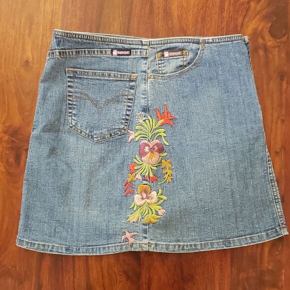 💐 Vintage Y2K Embroidered Denim Mini Skirt Floral Bird Jean Skirt SMALL - Picture 6 of 14